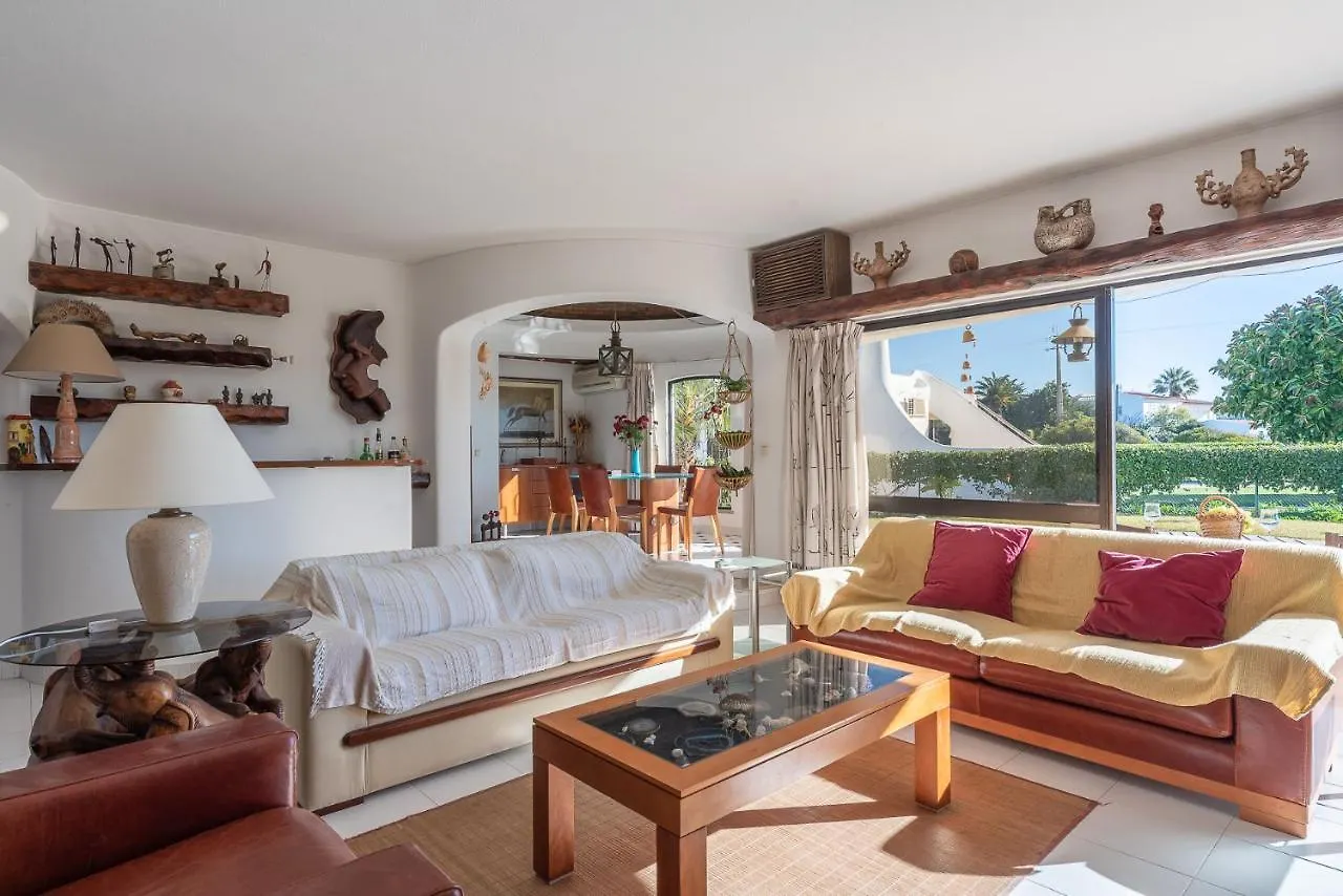 Large Luxury Villa Close To Beach ギーア